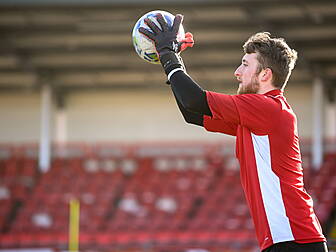Derry City keeper earns his fi...